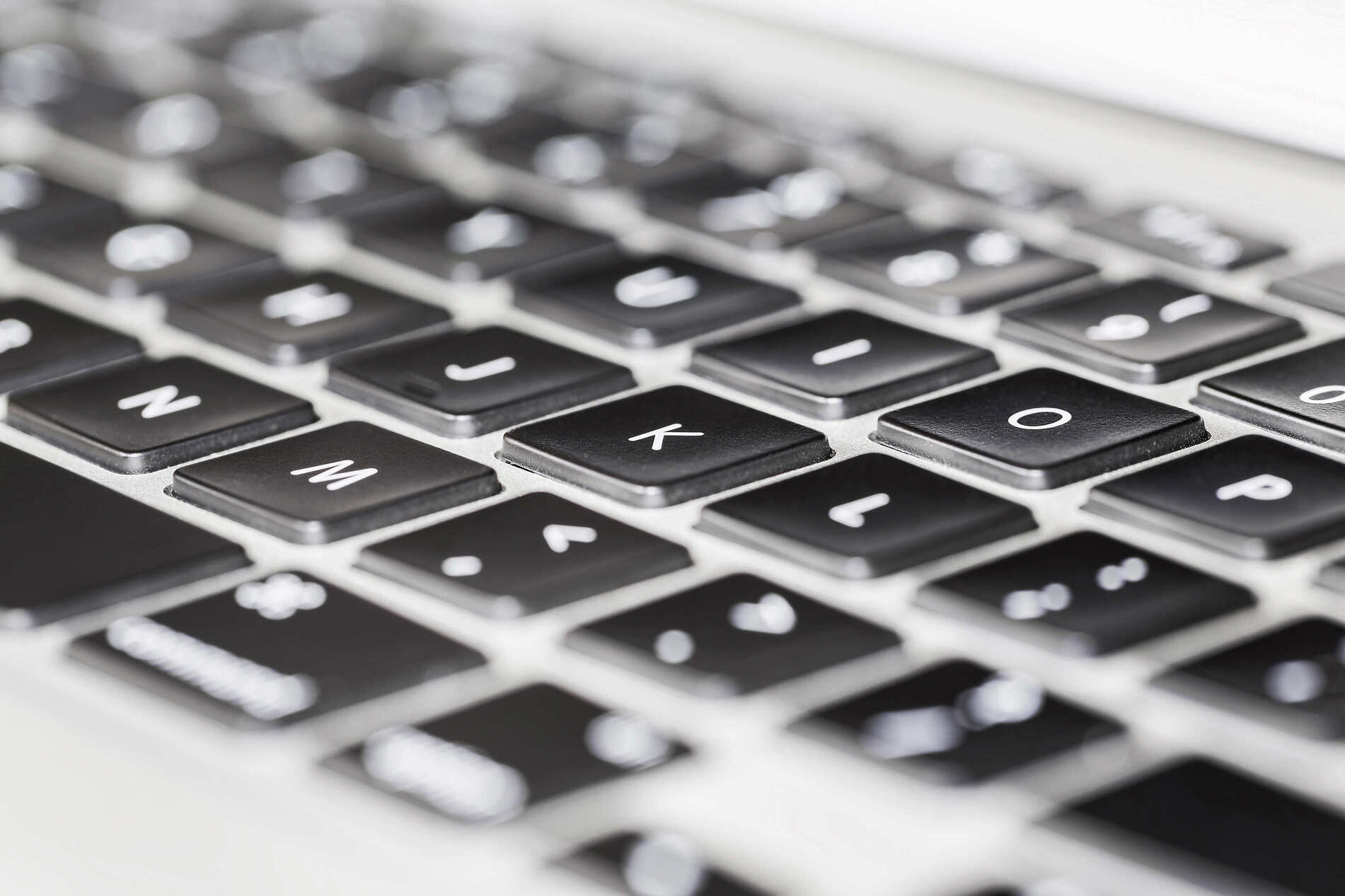 PDF如何彻底裁剪页面？PDF页面裁剪后是否能保留原格式？